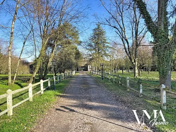 Domaine d'exception de 35 hectares avec étang Propriété de
