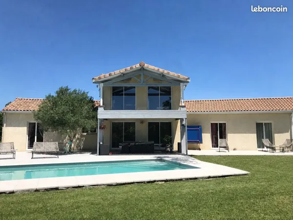 Maison 7 pièces avec piscine et grand jardin