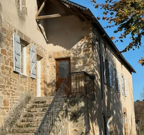Belle maison familiale rénovée, spacieuse, tout confort à louer avec jardin