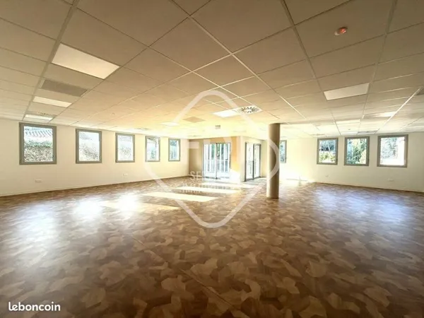 BUREAUX 153 m² SAINT GELY DU FESC