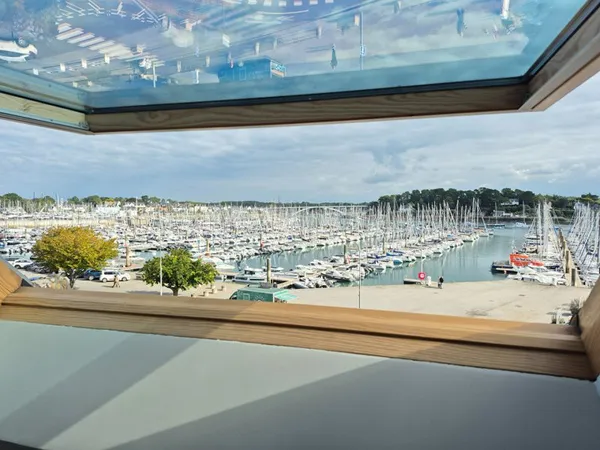 STUDIO 22,42m² (30m² au sol) vue panoramique sur le port de la TRINITE SUR MER