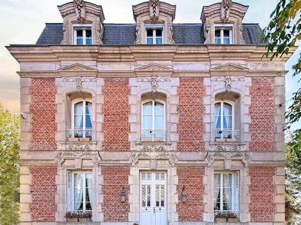 60700 SACY-LE-GRAND / ÉLÉGANTE MAISON DE MAITRE DU XIXe SIÈCLE / 278 m² / 11 PIÈCES / TERRAIN 3700 m
