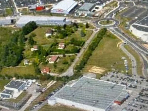 Local 5 700 m²