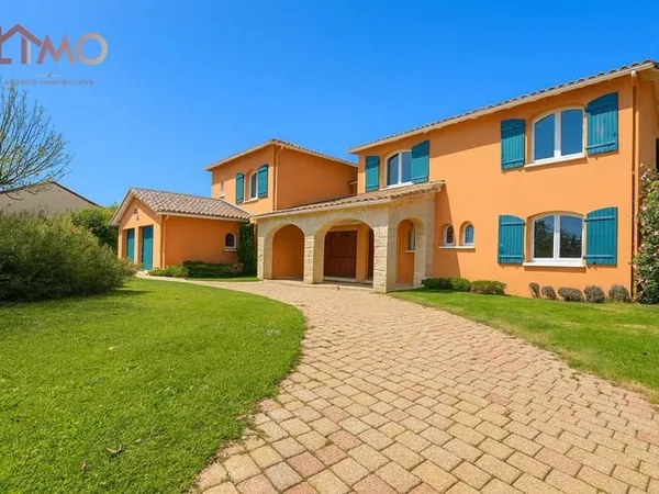 Maison de 344m² sur terrain de 2567m² à Séreilhac