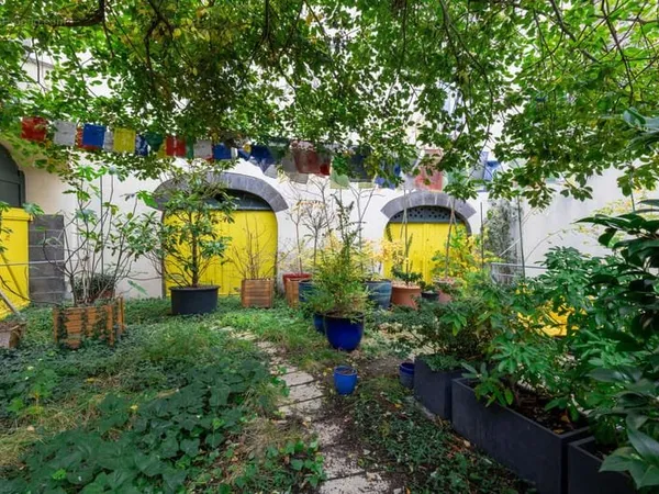 Maison 8 pièces avec jardin et dépendances
