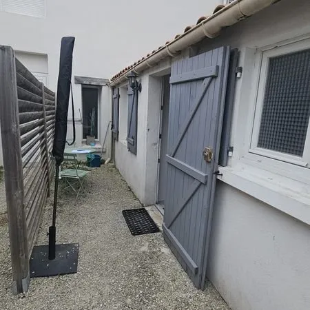 Studio 15 m2 avec terrasse à 900 m de la gare dispo au 01/06