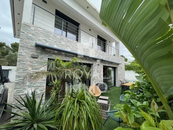 VILLA CONTEMPORAINE SANARY SUR MER