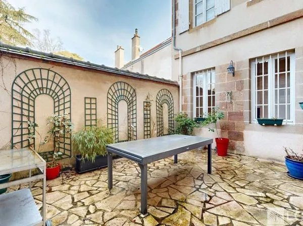 Maison 8 pièces 236 m²