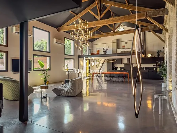 A VENDRE MAISON TYPE LOFT ANGOULEME - 7 PIECES - 250 M2