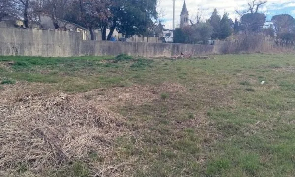 Terrain 674 m²