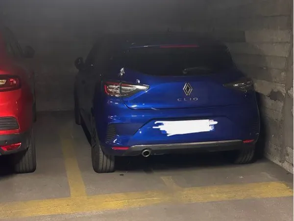 Emplacement de parking rue de Berulle
