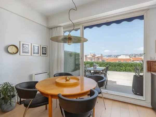 2 pièces en dernier étage avec terrasse - Carré d'Or