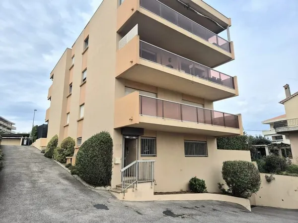 Plateau de 153 M2 Le Cannet Mont-joli