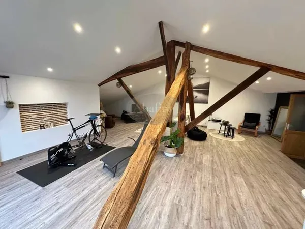 Restaurant de village, appartement
