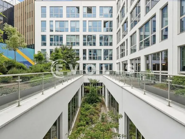 Bureaux 743 m²