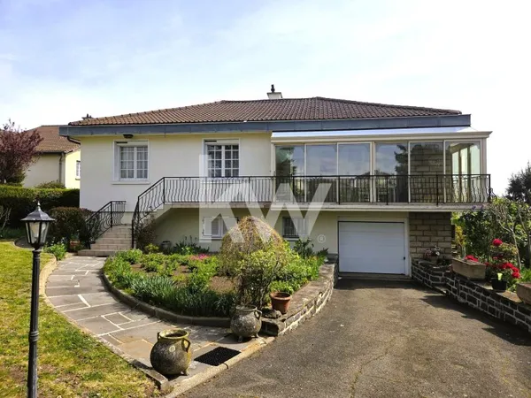 Maison 6 chambres avec garage sur terrain 1489m²
