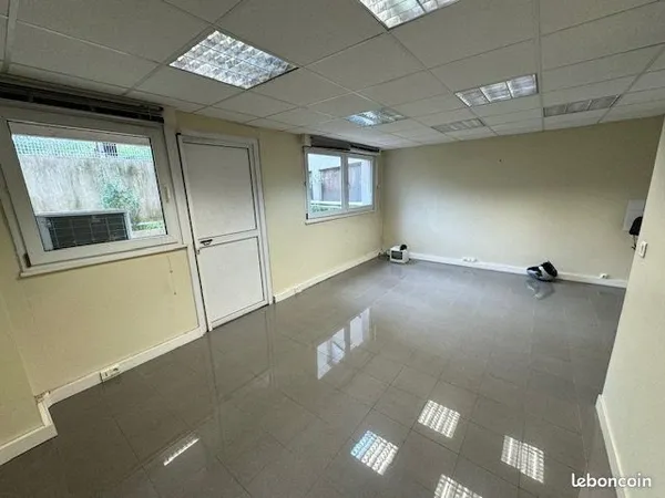 Local 23 m²