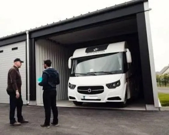 Place dans garage pour camping car