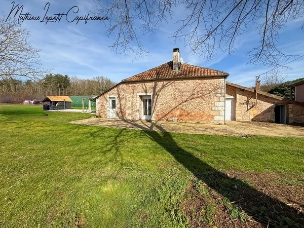 Dpt Dordogne (24), à vendre maison P5 - Terrain de 4321 M²- campagne d'Antonne-et-Trigonant - 120 m²