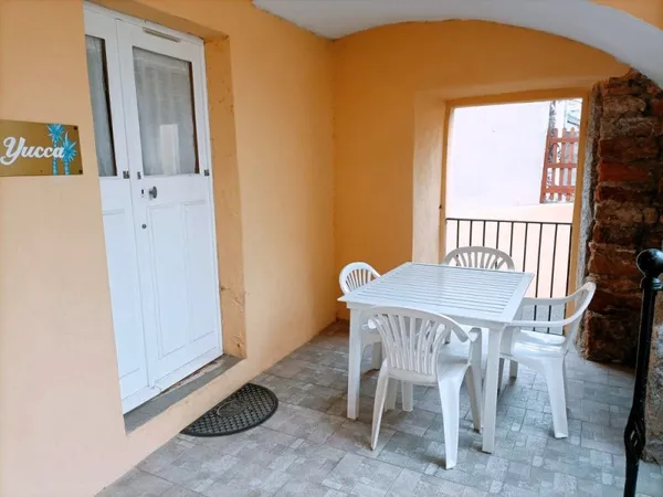 Appartement T1 Bis avec terrasse (Yucca), parking dans résidence fermée avec piscine et terrain de p