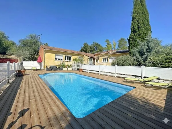 Maison de plain-pied 10 pièces 230 m²