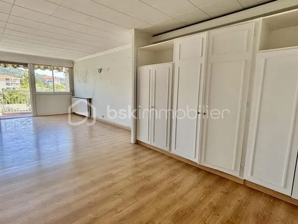 Grand studio/2P 49 m² avec balcon - Résidence seniors