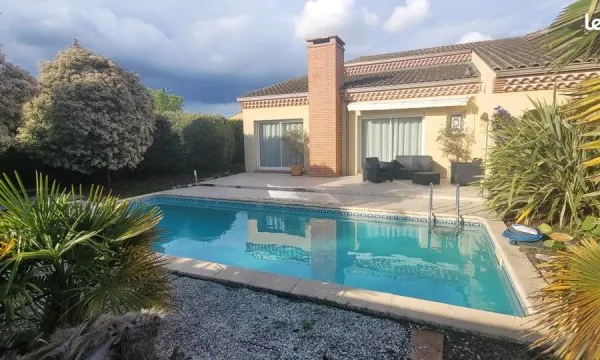 Villa . 8 pièces . 181,00 m² . 595 900