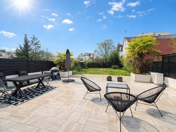 Loft contemporain avec terrasse, jardin et double garage A