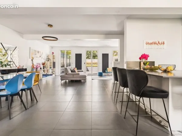 Maison 7 pièces 220 m²