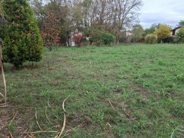 Terrain 1210 m²
