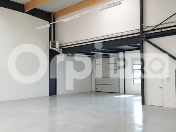 Local d'activité 297 m²