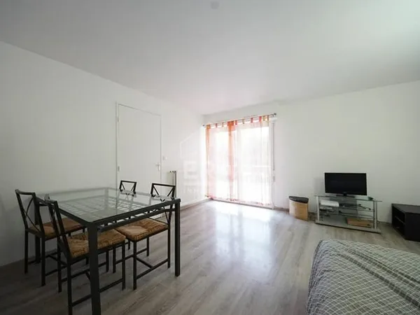 GRAND studio de 40 m2 Vendu Loué