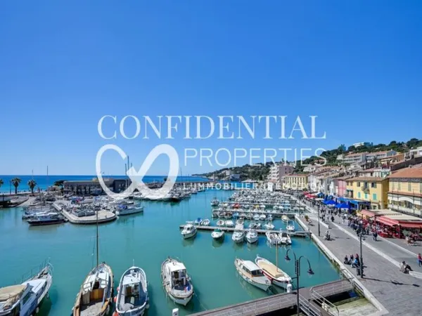 Appartement triplex, centre ville, vue port - 13022 CASSIS