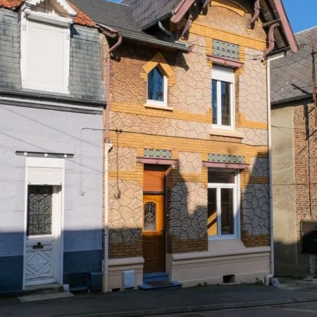 SAINT-POL-SUR-TERNOISE : MAISON DE VILLE ATYPIQUE
