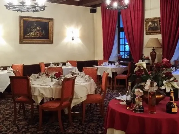 Dpt Marne (51), à vendre SEZANNE ancien hôtel restaurant de 25 chambres, 2 salles de restaurant et d