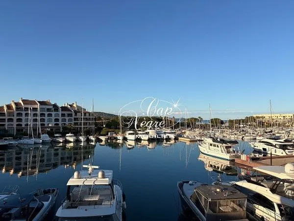 Appartement Rénové Vue Mer Et Vue Port À Vendre Proche Plage Et Saint Tropez Aux Marines De Cogolin