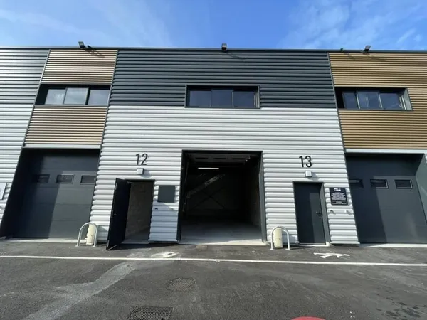 Local d'activité 1589 m²
