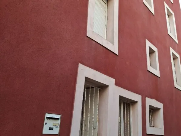 A GRAISSESSAC Charmante maison de village avec toit et façade neufs