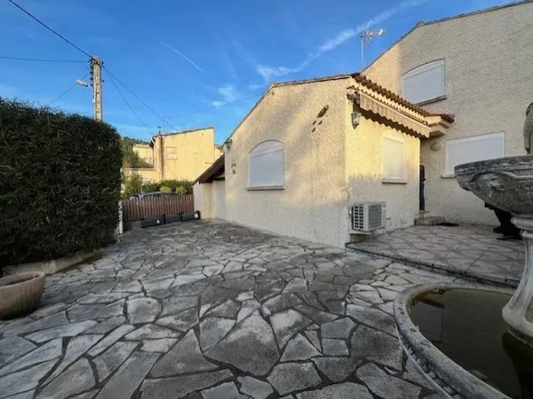 Maison à vendre située en centre-ville, au calme, commerces et commodités à la porte