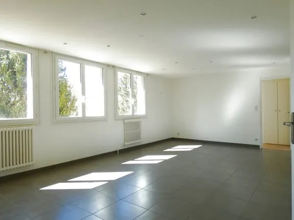 GRAND T4 LUMINEUX VUE DEGAGEE GARAGE