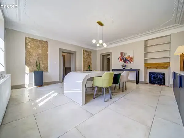Maison 6 pièces 251 m²