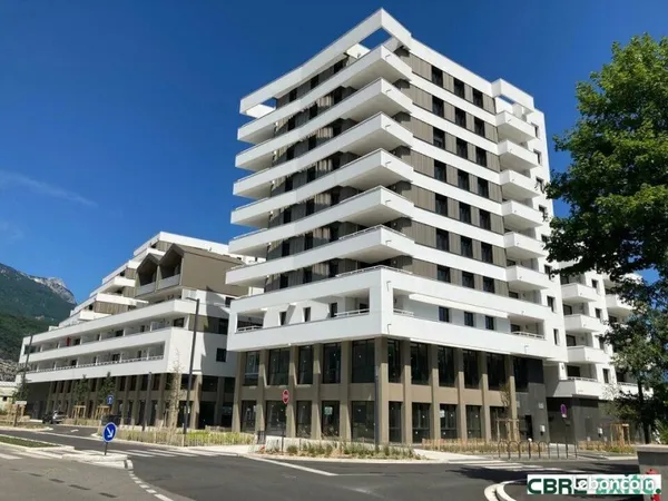 LOCAL COMMERCIAL 75 m² LE PONT DE CLAIX