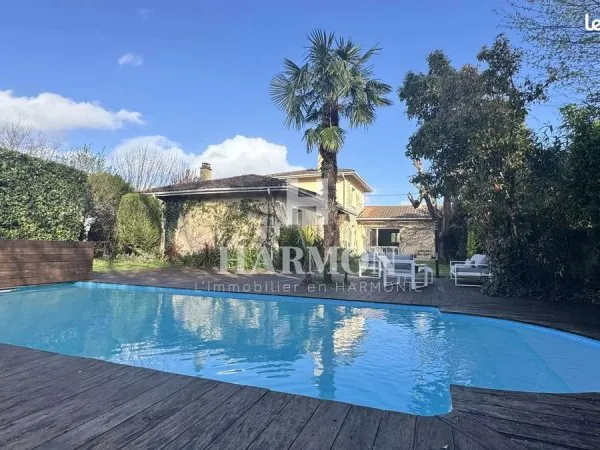 Villa 10 pièces 223 m²