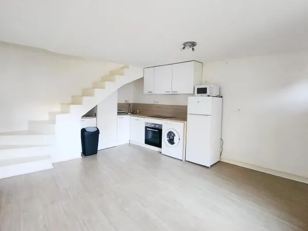 EXCLUSIVITÉ - MAISON DE VILLAGE À FLEURIEU-SUR-SAÔNE, 32 M² CHARMANTE