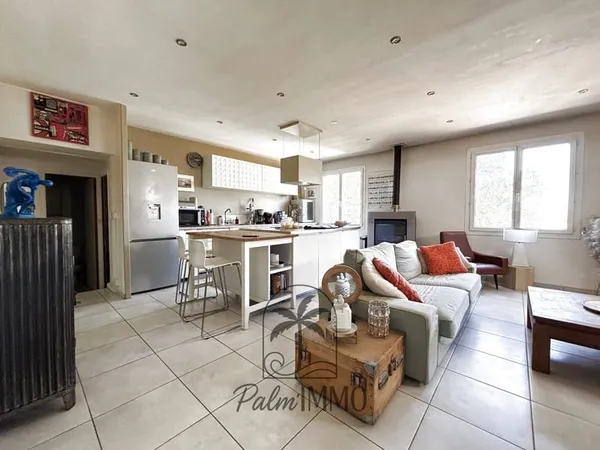 Maison rénovée Plain pied ST Maximin Centre 450 m2 de terrai