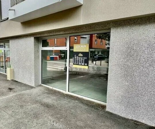 Local commercial 64 m²