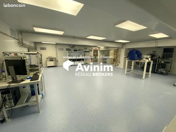 Local 706 m² Grenoble