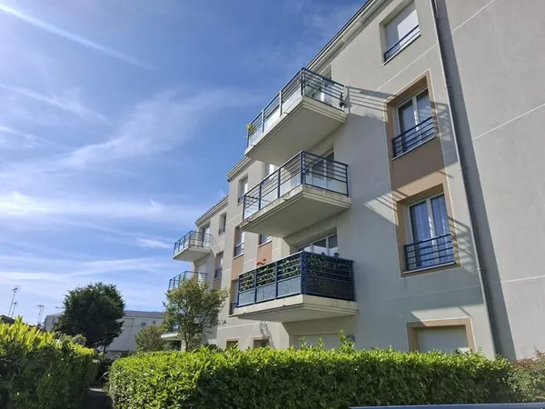 T2 avec balcon et garage - Résidence récente dans secteur re