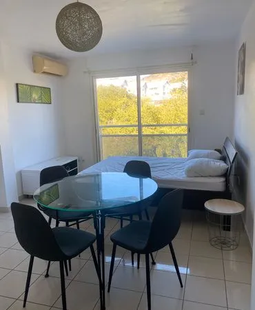 Boucan canot studio meublé à l'année à 5 mn à pieds de la plage et des commerces