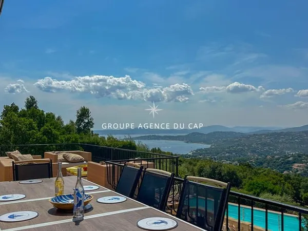 A VENDRE VILLA STYLE PROVENCALE 5 CHAMBRES VUE MER GOLFE ST-TROPEZ AUX ISSAMBRES